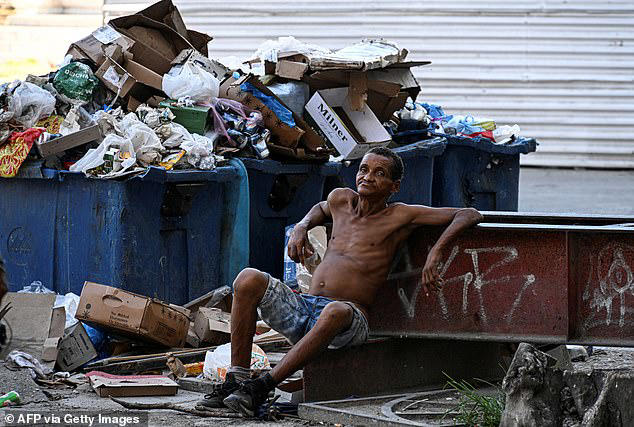 The collapse of Communist Cuba: Piles of garbage block the streets ...
