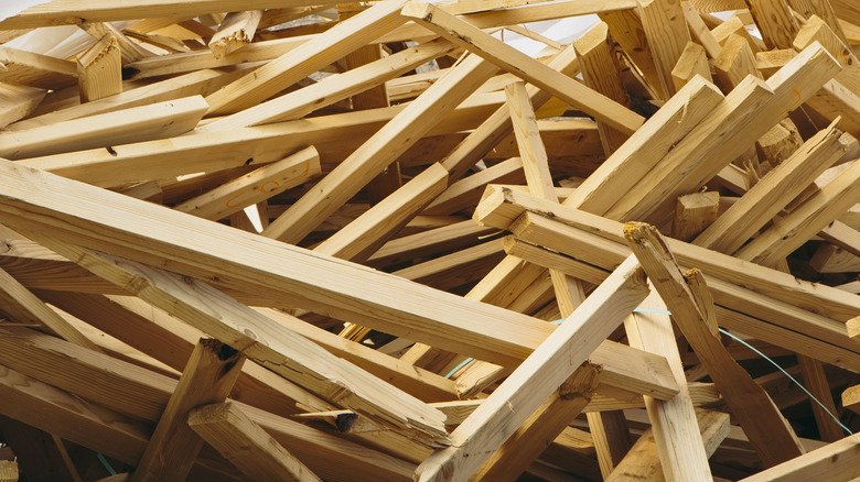 The sturdy shoe rack you can build using scrap wood