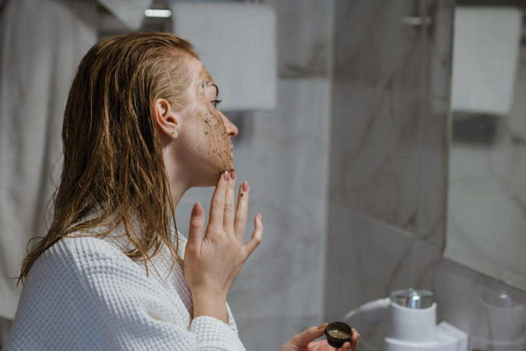 5 cara menghilangkan komedo hitam di hidung tanpa dipencet