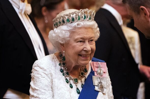 Strict royal rule Queen Elizabeth would subtly break at state banquets ...