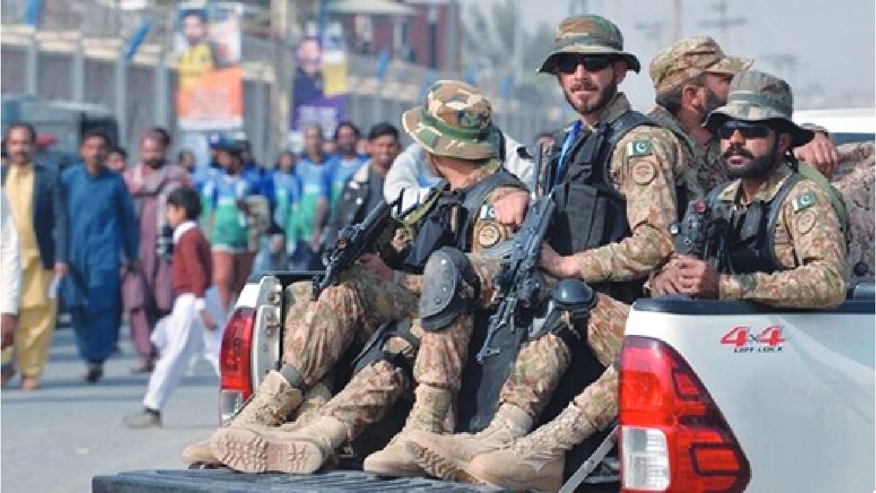 5 terrorists and 2 security personnel killed in Pakistan