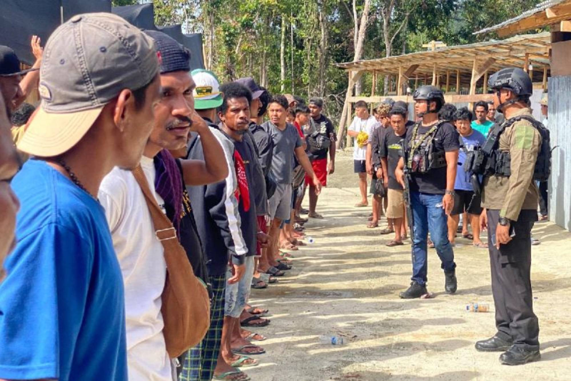 Takut Dibunuh KKB, 26 WN China Ikut Dievakuasi dari Lokasi Penambangan