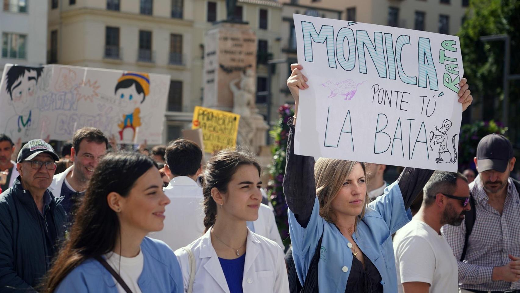 Los médicos cargan contra la ministra de Sanidad por acusarles de ...