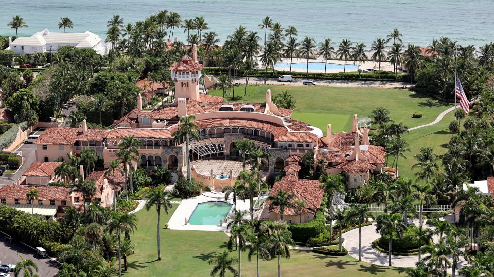 Armed man shot and killed after entering perimeter around Trump’s Florida home<br>