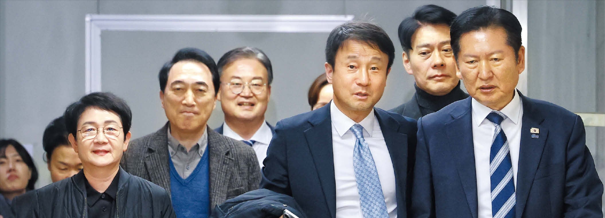 Democratic Party forces judicial bills amid People Power Party strife