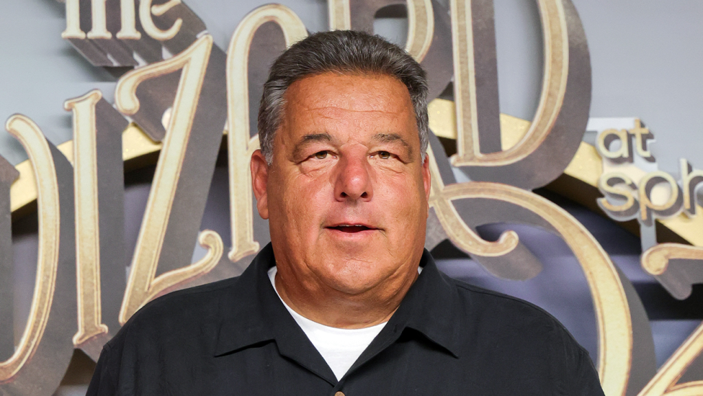 La estrella de Los Soprano, Steve Schirripa, afirma que alguien en el set estaba vendiendo información sobre las historias