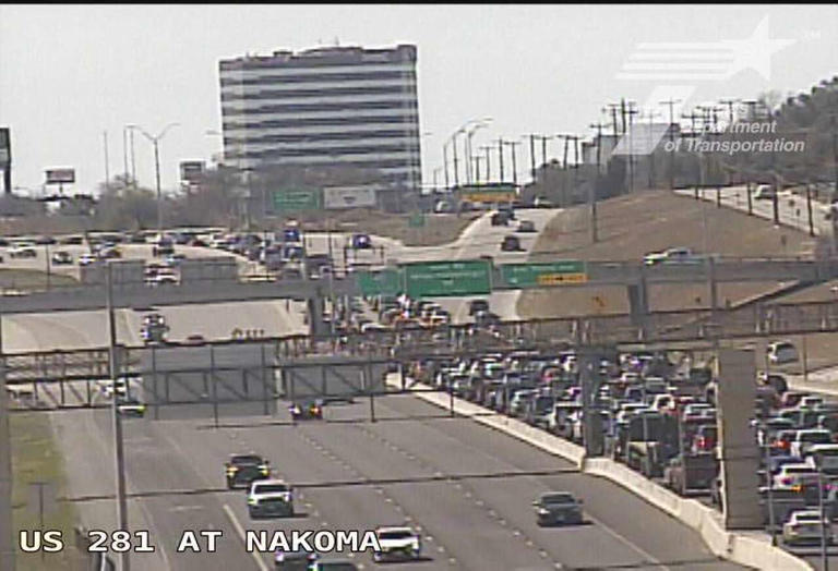 US 281 lanes reopened after morning crash caused highway closure