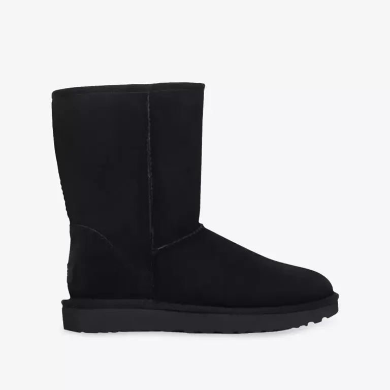 Sienna Miller's black UGG boots and skinny jeans combination is a look ...
