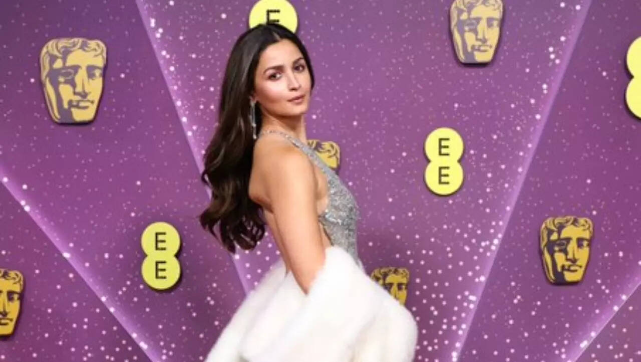 open lace back dress Buy Monghiba Purple Lehenga Choli For Women, Bollywood Alia Bhatt Designer  Lehenga, Diwali, Party, Wedding, Ethnic, Bridal Lehenga at Amazon.in main image 0