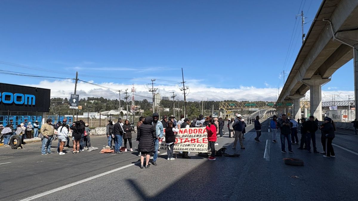 Manifestantes bloquean la carretera México-Toluca por desabasto de agua ...