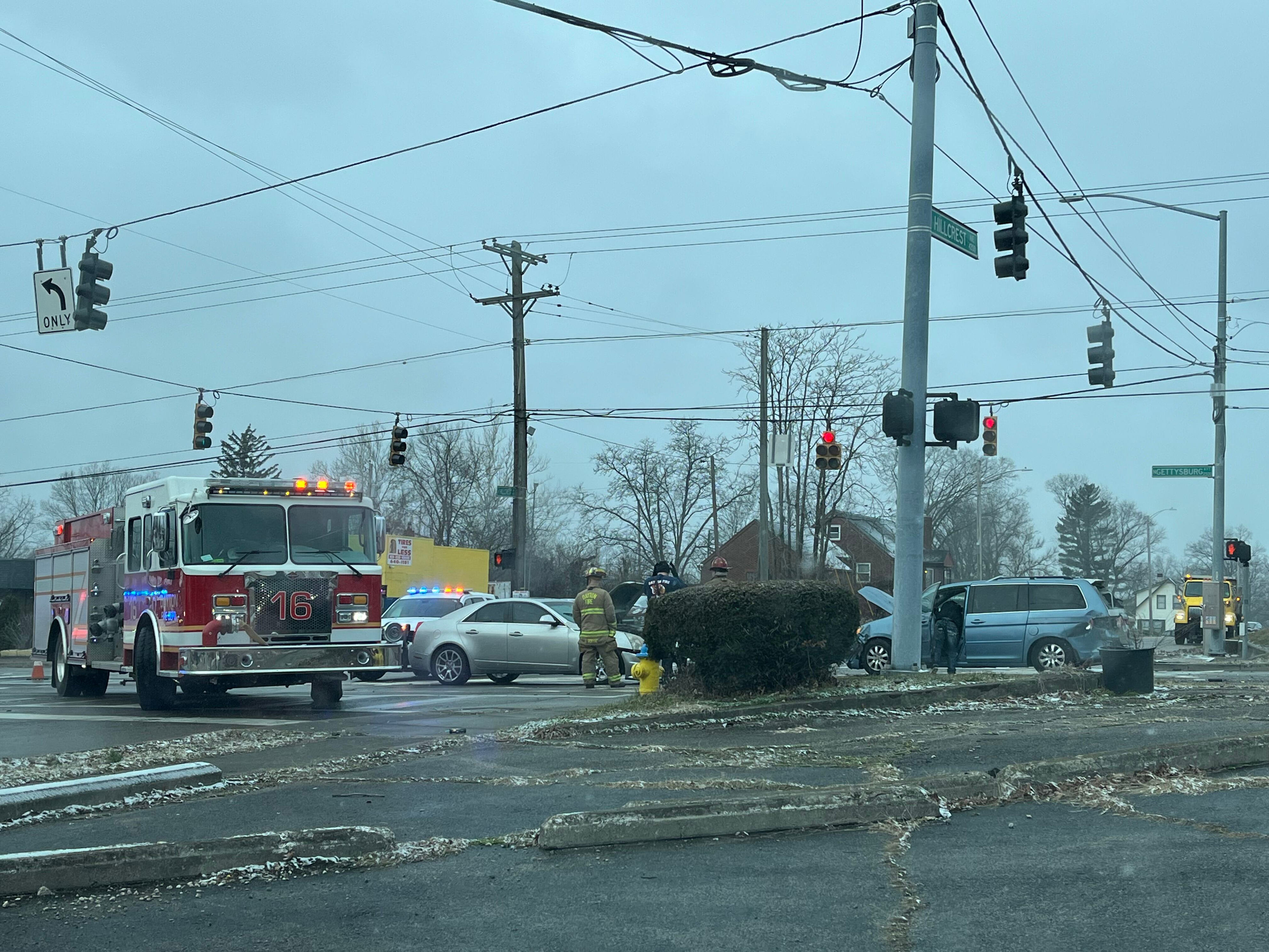 Update: 1 person hospitalized after crash in busy Dayton intersection