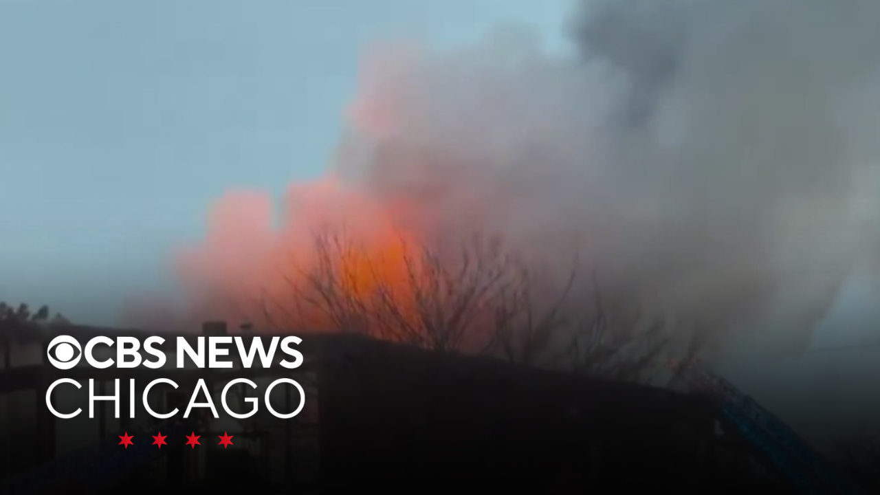 2 hurt in West Side Chicago apartment building fire