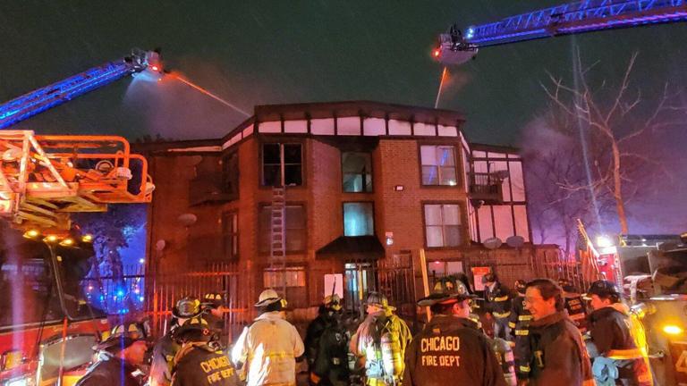 2 hospitalized after fire ravages West Side Chicago apartment building