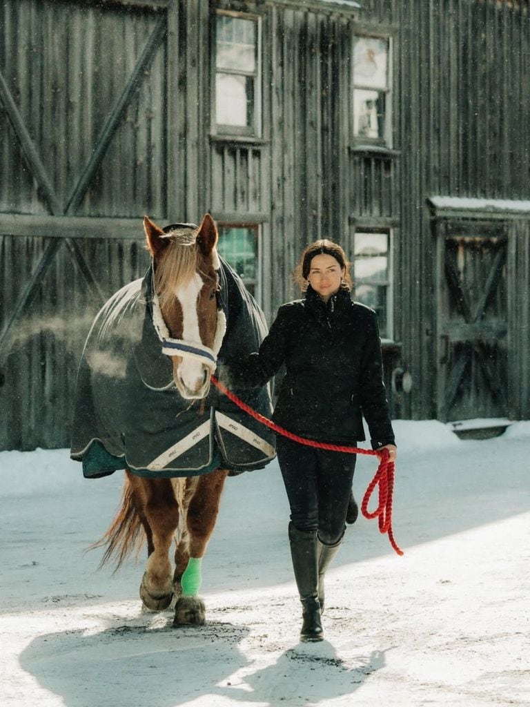 Ana de Armas en su escapada a la nieve con amigas.