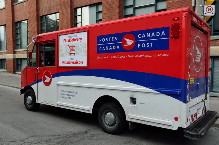Simple solution: Canada Post should be privatized