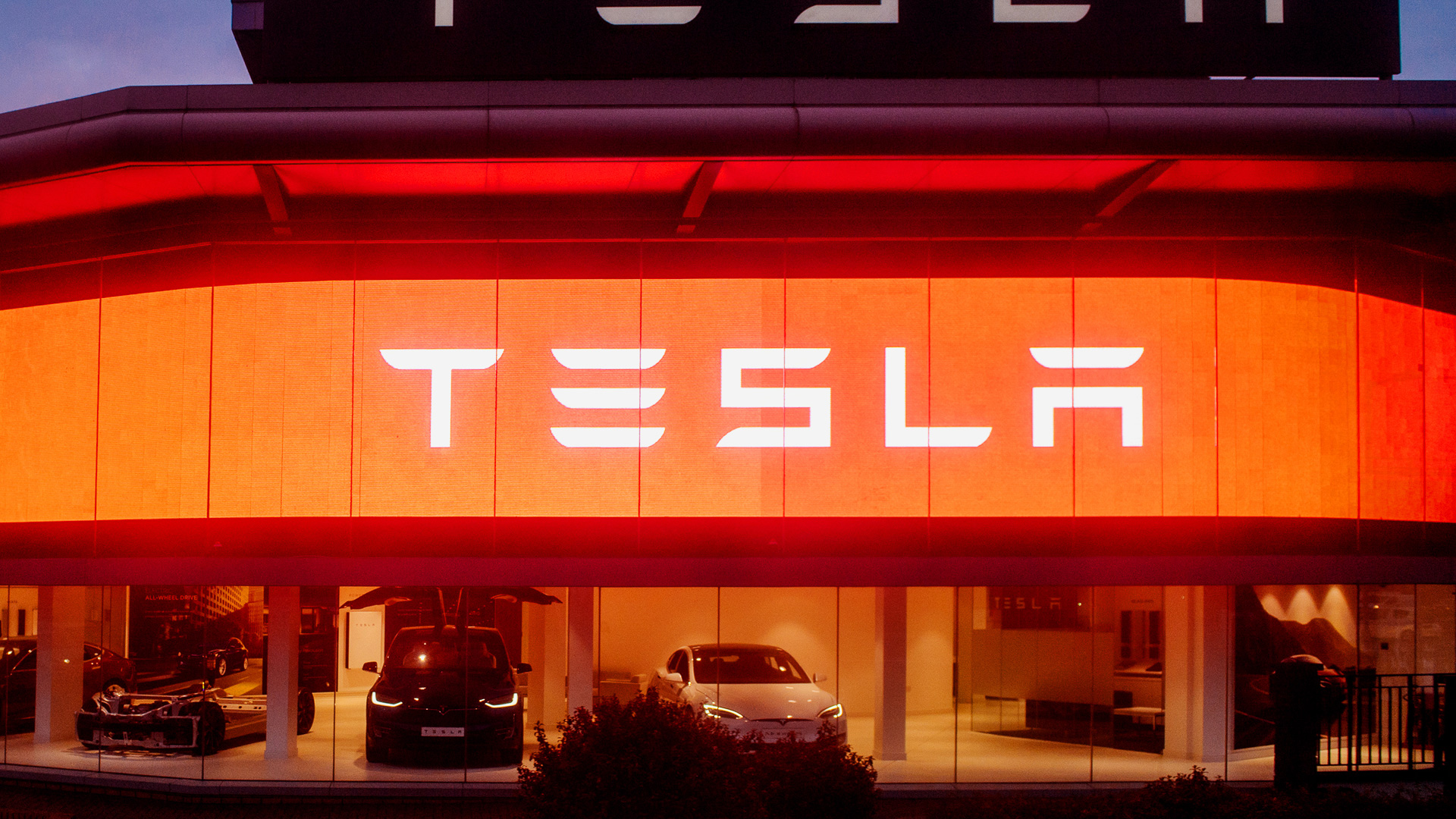 Tesla doesn’t let you haggle — do you end up saving or spending more ...
