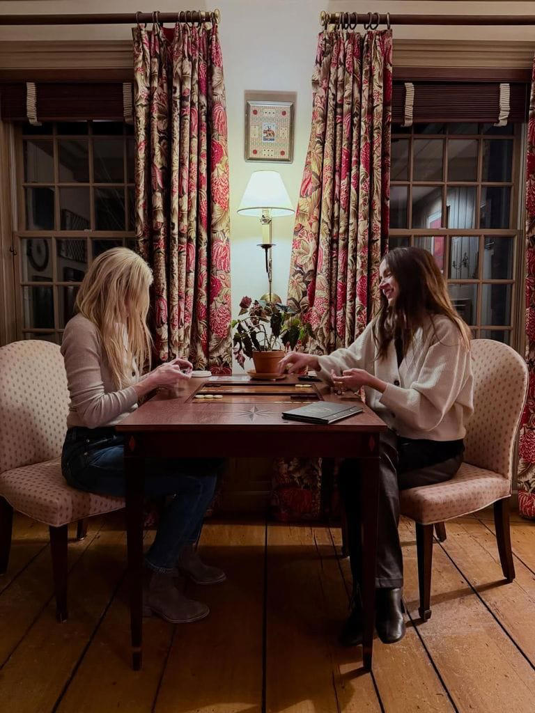 Ana de Armas en su escapada a la nieve con amigas.