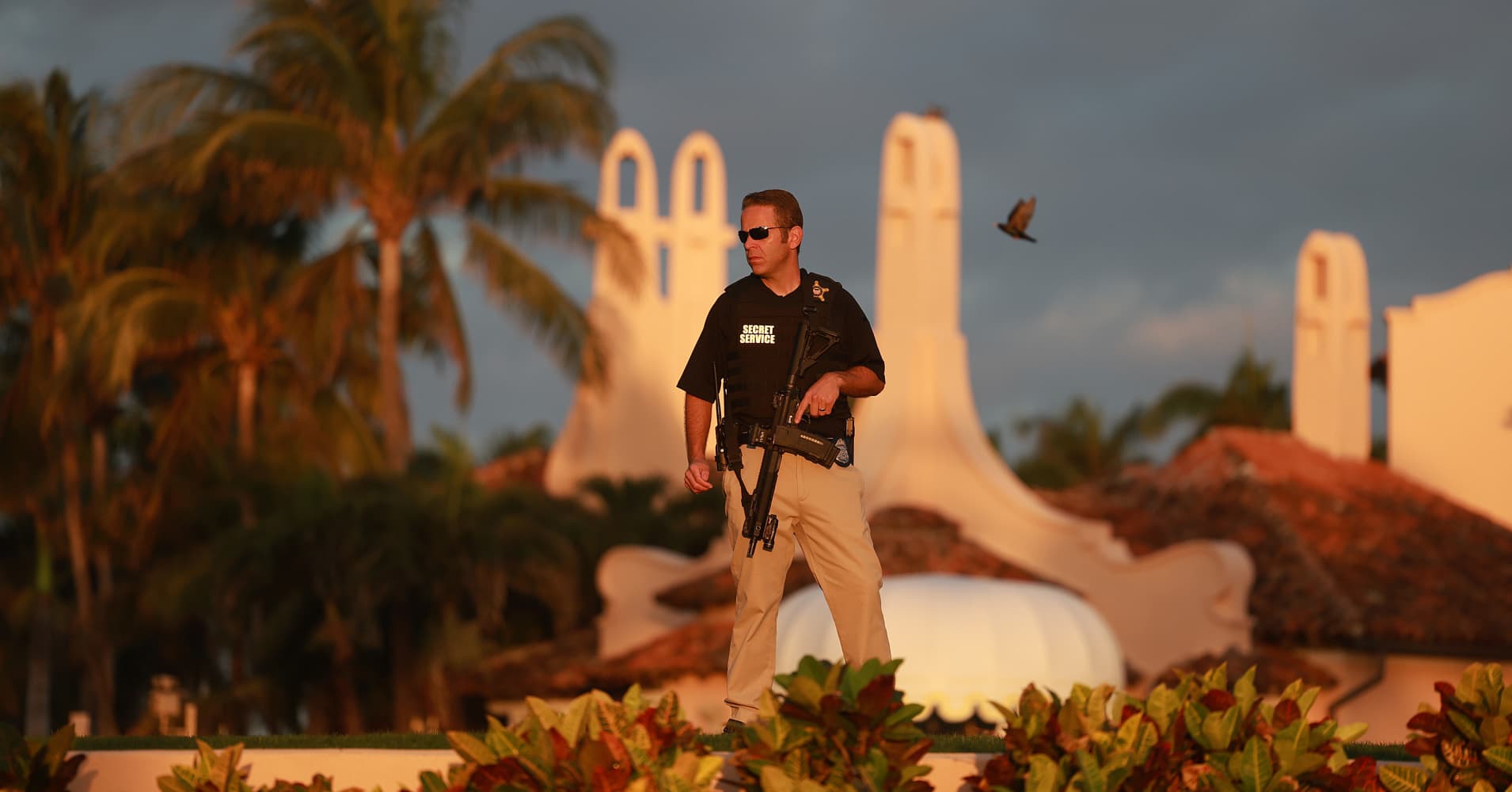 Armed man killed by authorities trying to enter Trump Mar-a-Lago club<br><br>