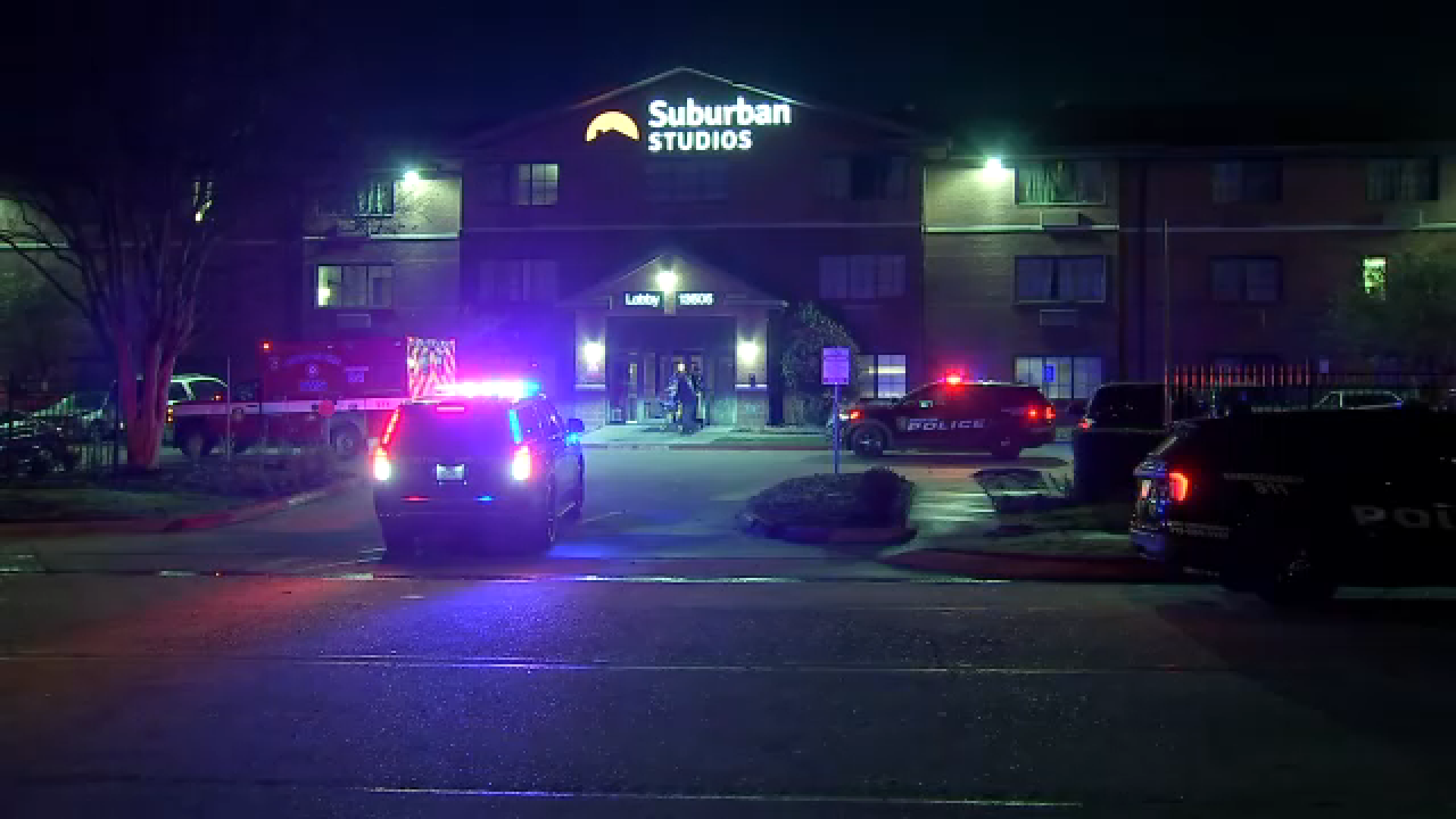 Man in custody after overnight police standoff in North Freeway hotel ...