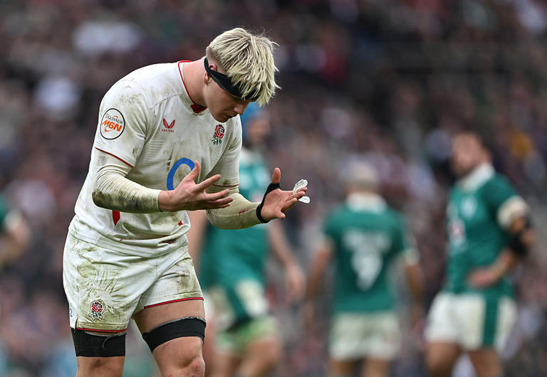 'Humiliating': England turns on 'feeble' rugby team
