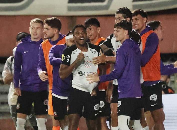 Vitinho salvou o Corinthians e levou a decisão para os pênaltis. Foto: Werther Santana/Estadão