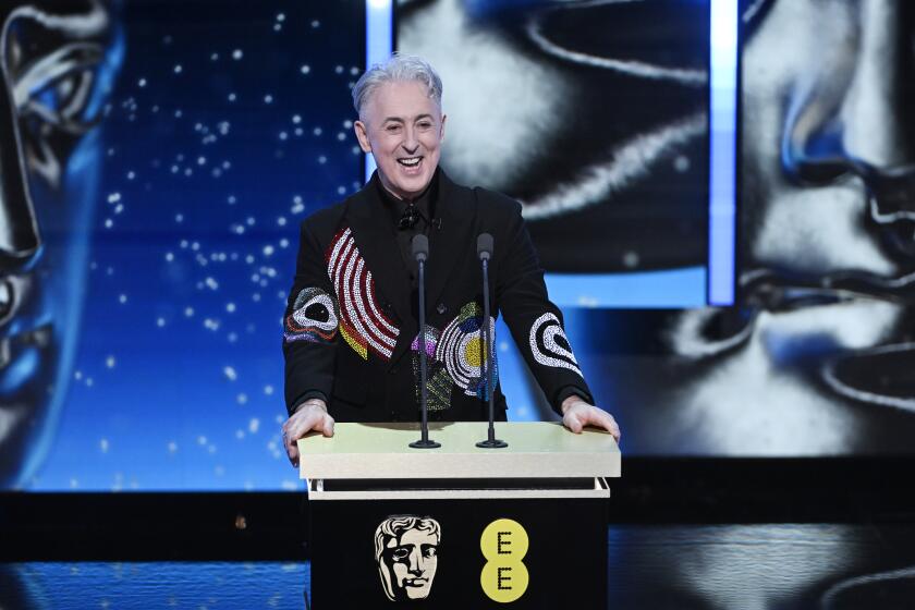 Dentro de la sala de los Premios BAFTA presentados por Alan Cumming, además de una lista completa de ganadores