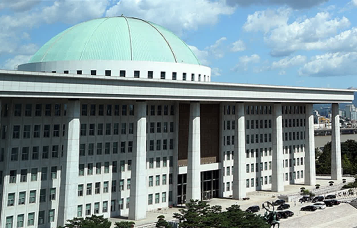 국회의원 주택 보유 현황과 위안부 관련 논란, 신천지의 정치 개입 의혹