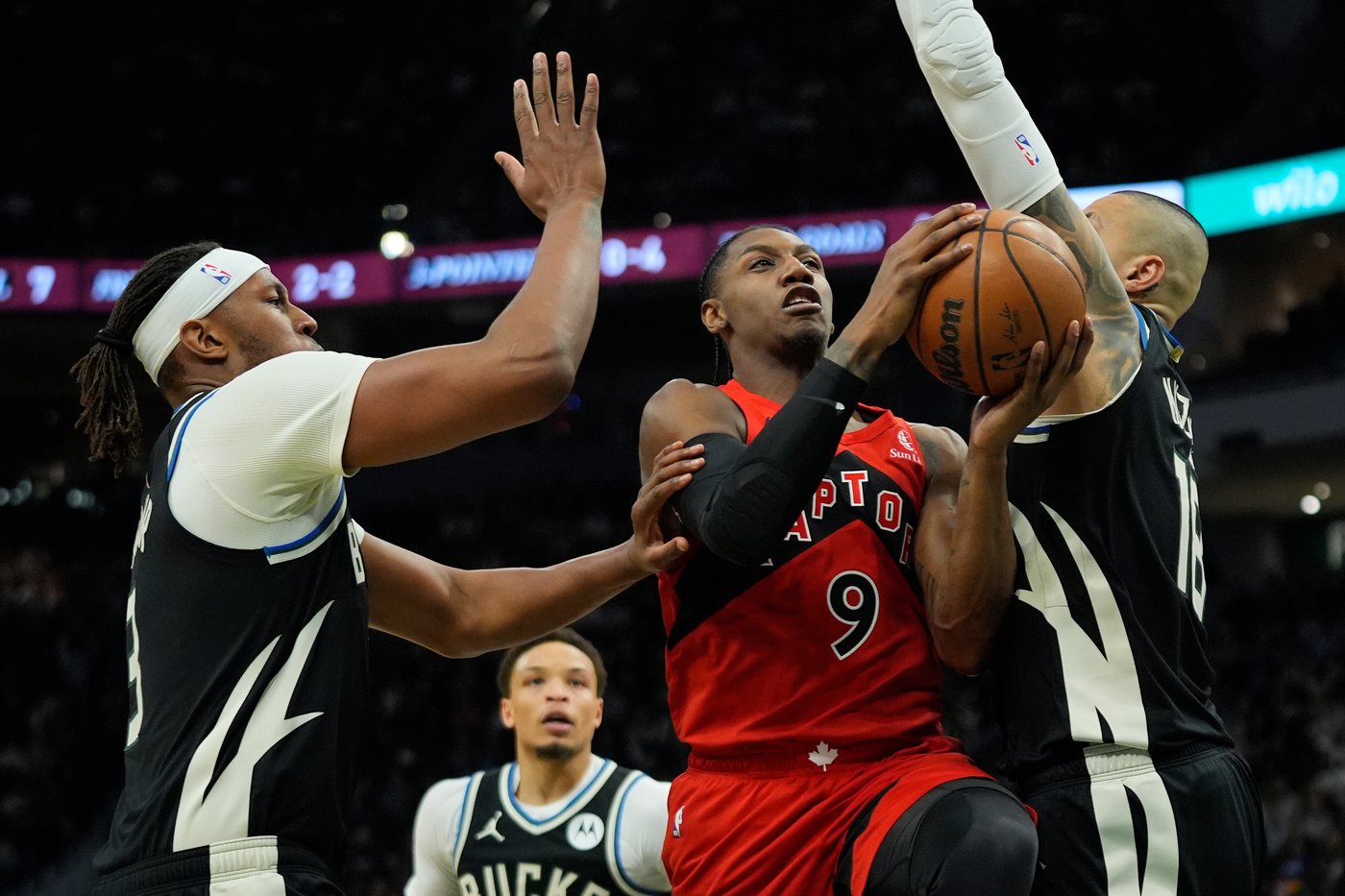 Raptors snap Bucks' three-game streak with 122-94 road win