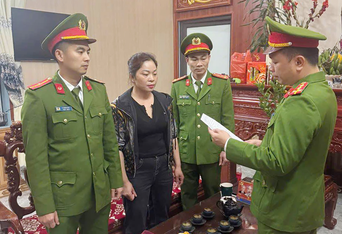 Giật chìa khóa của người đi lễ, ép trả tiền gửi xe