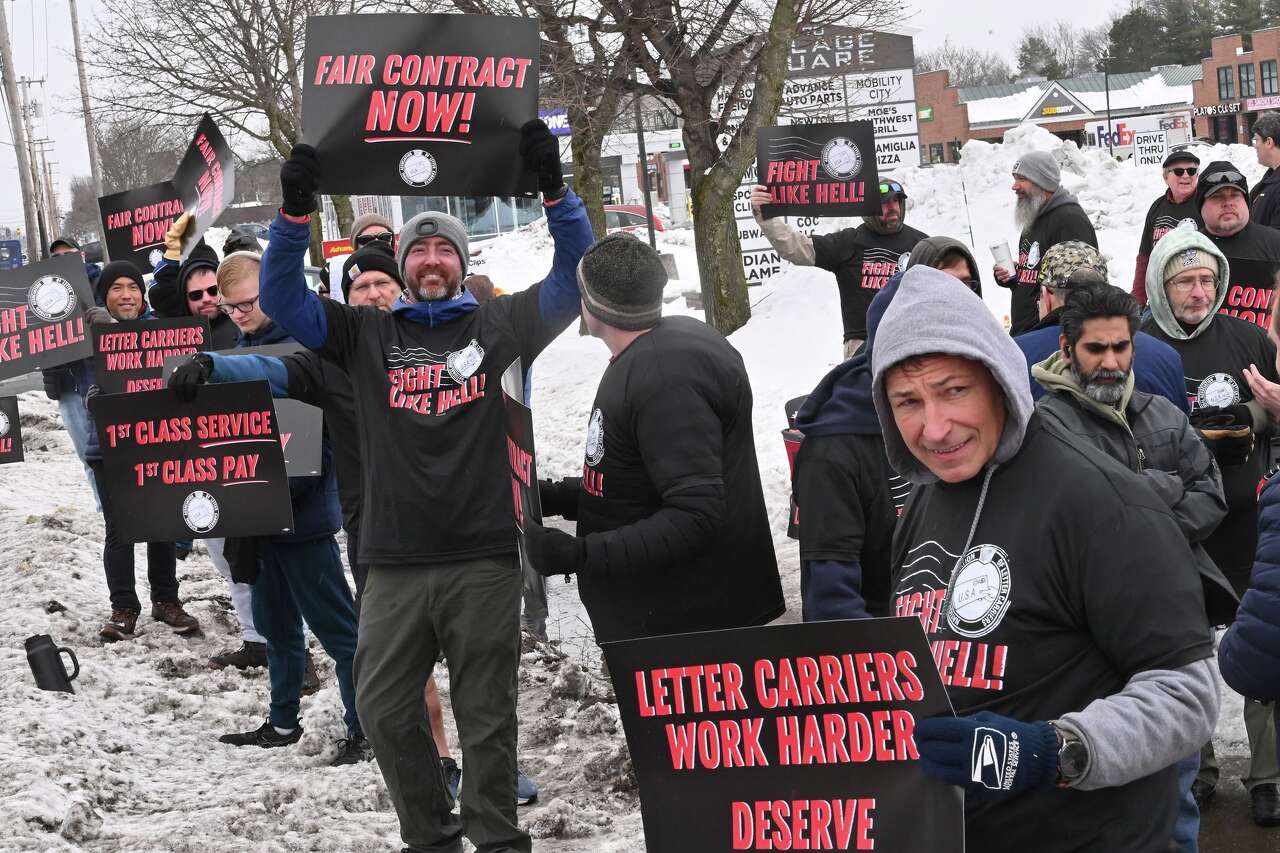 'Fight like hell!': US mail carrier union rallies ahead of negotiations