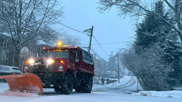 Severe winter storm triggers blizzard warnings across northeastern US