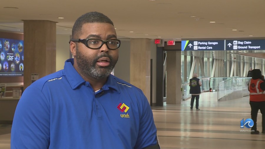 Norfolk native jumps into action as passenger on Delta flight tries to storm the cockpit<br>