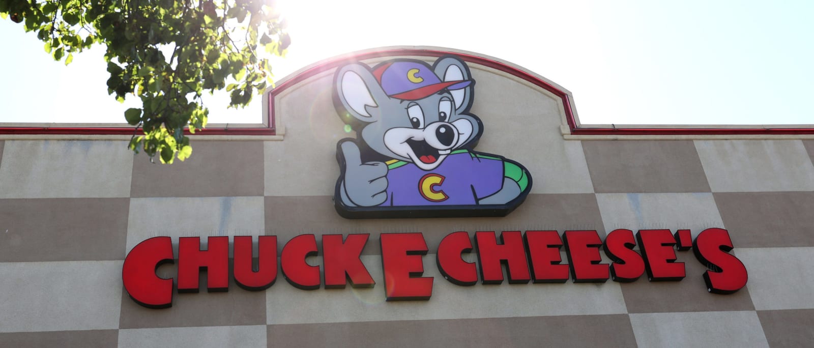 Man left in induced coma following brawl breaking out at Chuck E Cheese ...