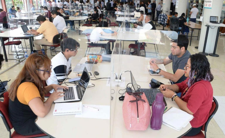 CIUDAD DE MÉXICO, 03FEBRERO2026.- El día de hoy aproximadamente 400 mil estudiantes y personal academico de la UNAM, desde Iniciación Universitaria hasta doctorado, toman clases, luego del inicio de actividades para las y los estudiantes y docentes regidos por el calendario semestral, en tanto que los del programa anual habían reanudado sus tareas al termino del periodo vacacional decembrino. Desde muy temprana hora, se colmaron los accesos a los diversos campus de la Universidad Nacional en la Cuidad de Mexico y en los estados de la República mexicana. FOTO: UNAM/CUARTOSCURO.COM