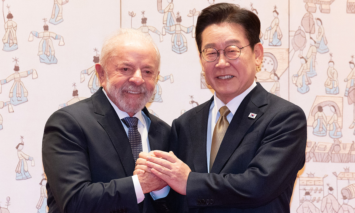 이재명 대통령과 루이스 이나시우 룰라 다시우바 브라질 대통령이 23일 청와대에서 국빈 방한 공식 환영식 후 기념 촬영을 하고 있다. 연합뉴스