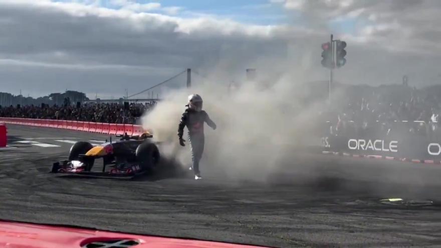 La Red Bull prende fuoco, Tsunoda costretto a scappare: incredibile a ...