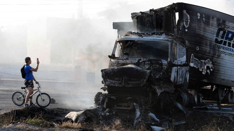 Mexico violence live updates: Videos show vehicles burning after El ...