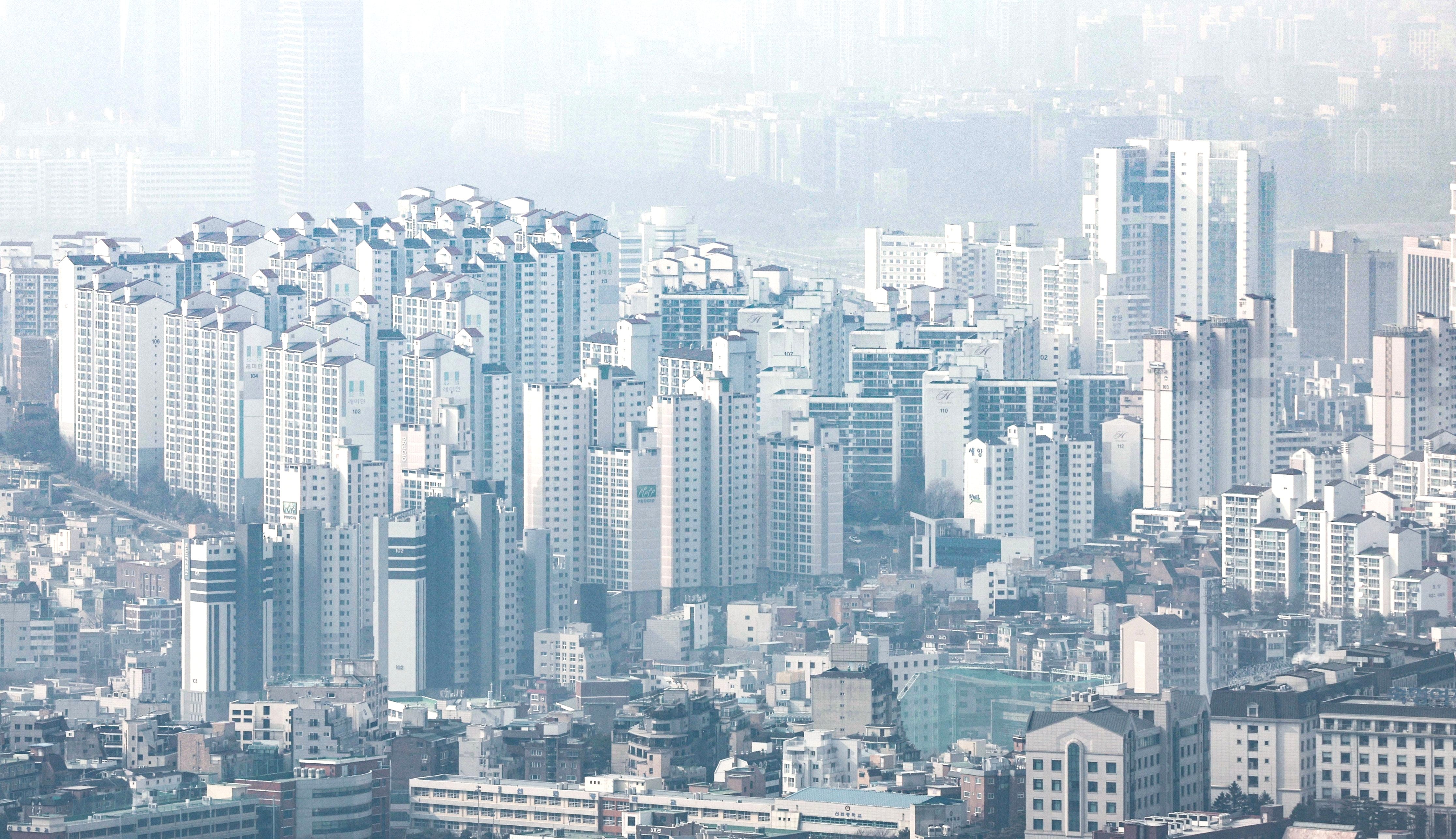 이재명 대통령 부동산 정상화 강조, 국민의힘 내부 갈등 격화, 강남 아파트 화재로 인명 피해 발생