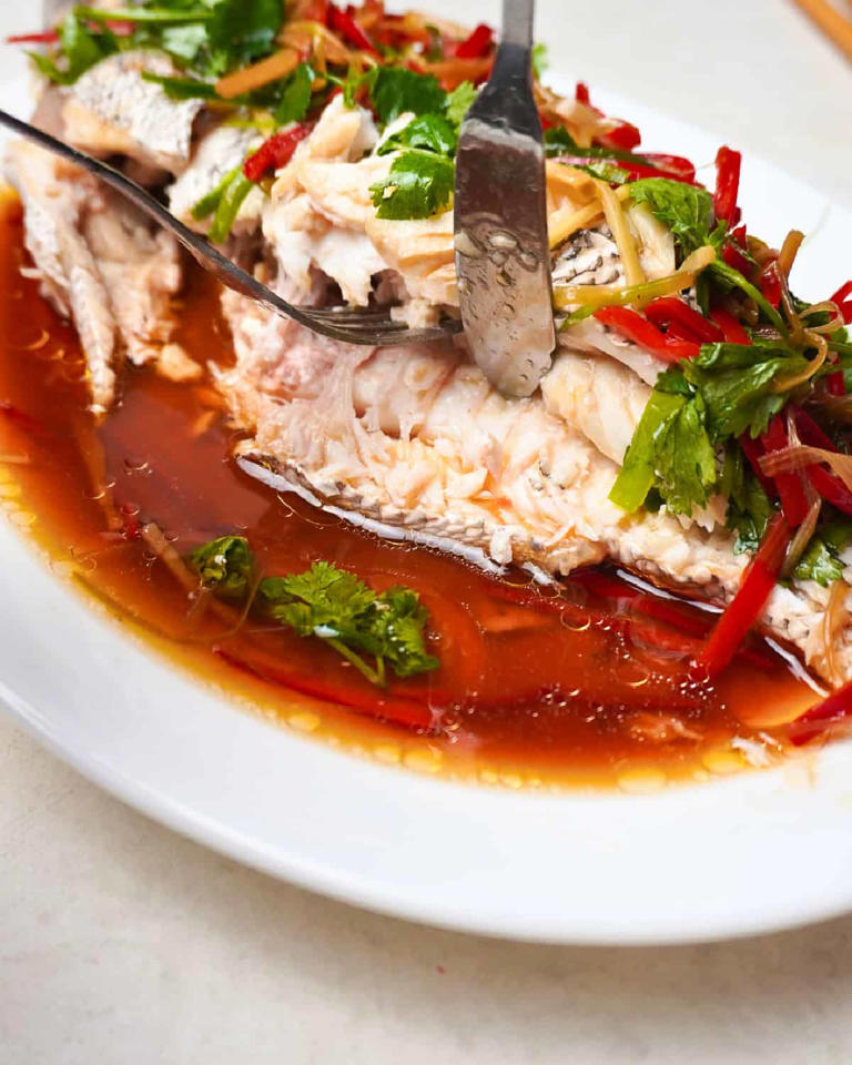 Easy and delicious Chinese steamed bass recipe