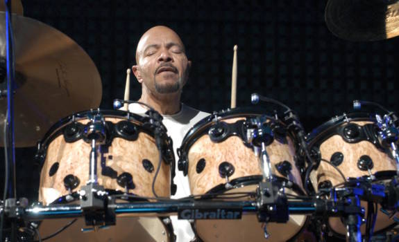 Phil Collins faltete ständig Genesis-Drummer Chester Thompson zusammen