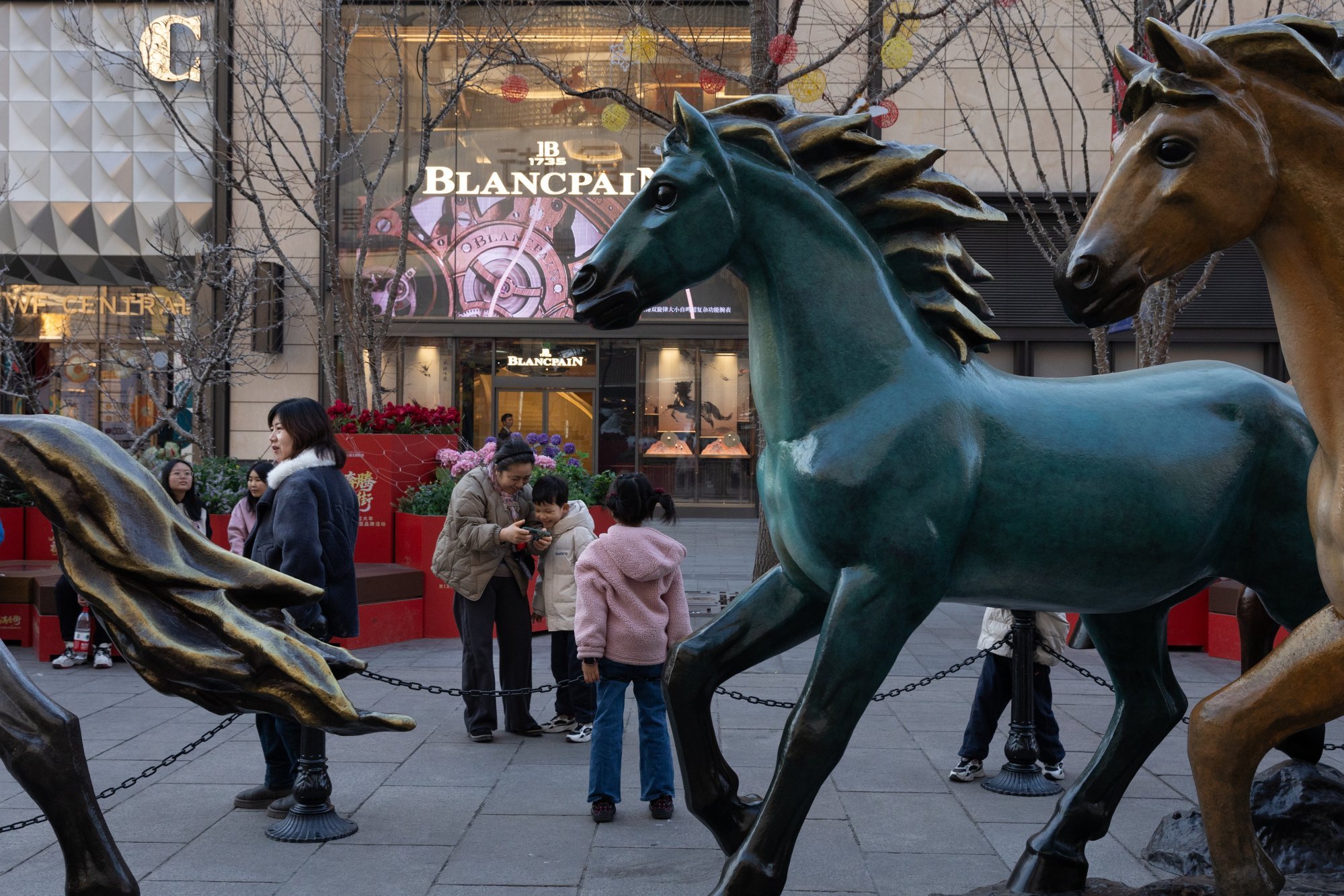 Empty shops, falling rents: Commercial property takes a hit in China ...