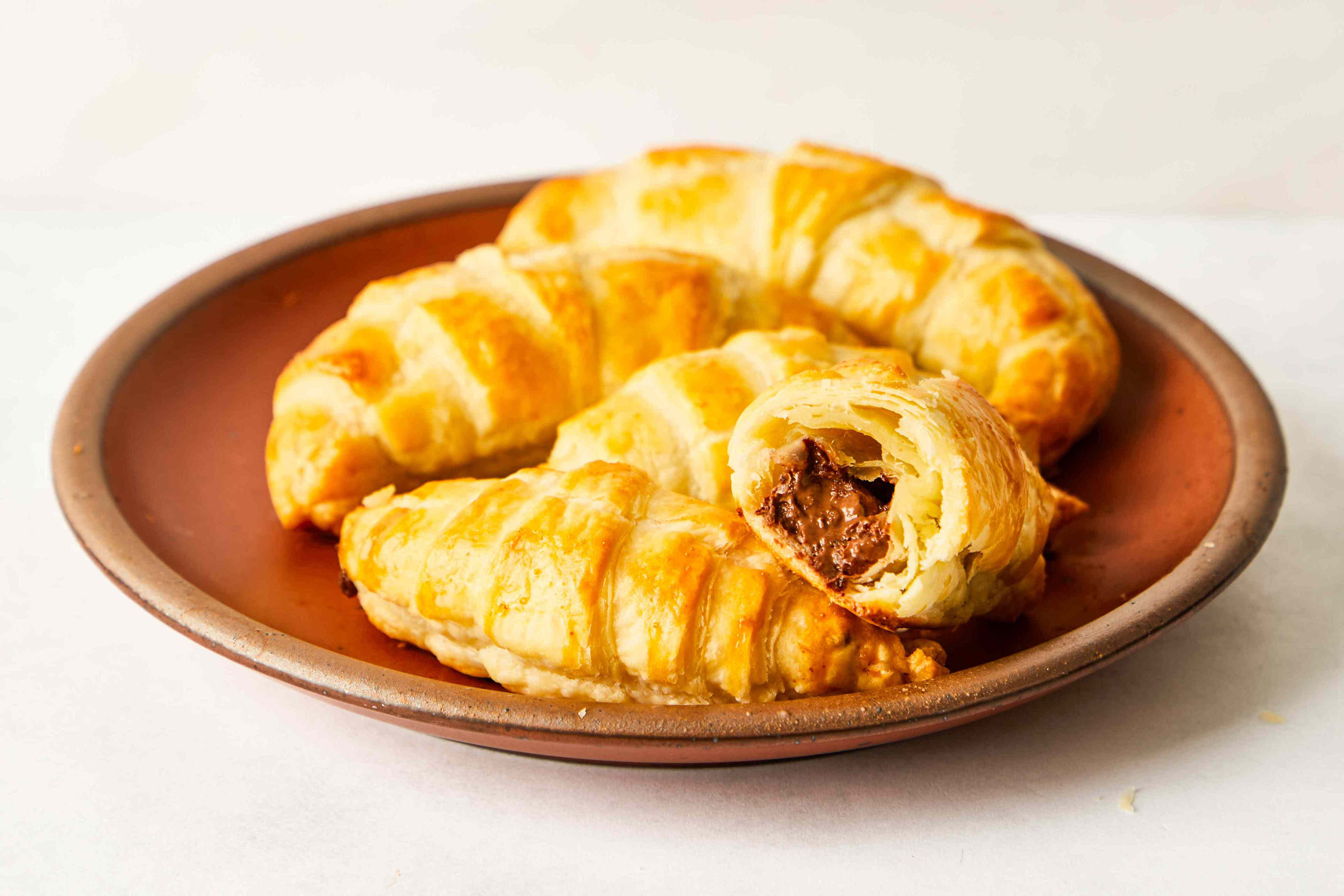 I can't stop making these easy 3-ingredient chocolate croissants