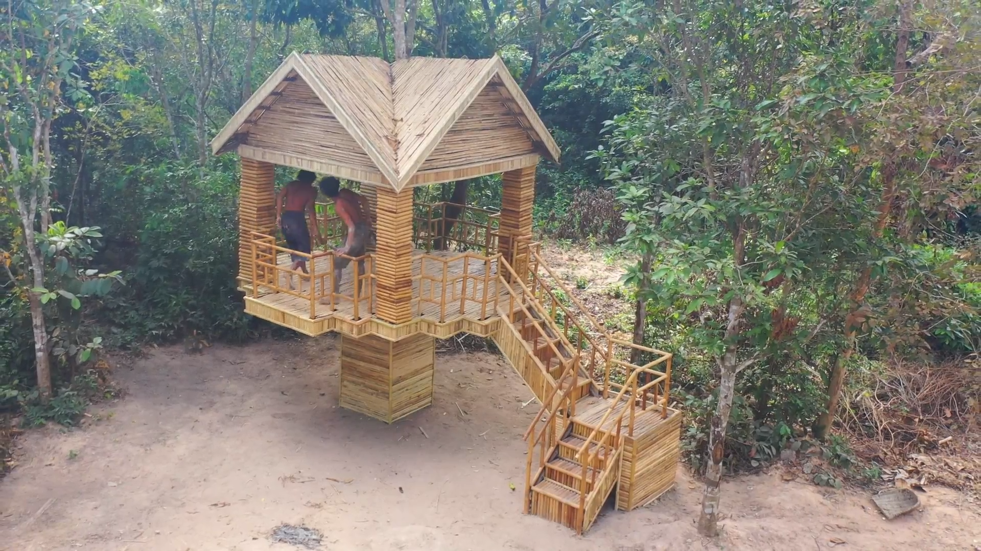 65 days building the Minecraft tree house, and the upper level nearly fell