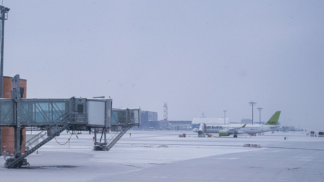 Thousands of flights canceled as brutal winter storm slams travelers