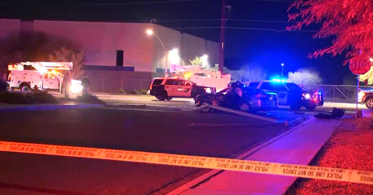 1 dead after crash into light pole in Peoria