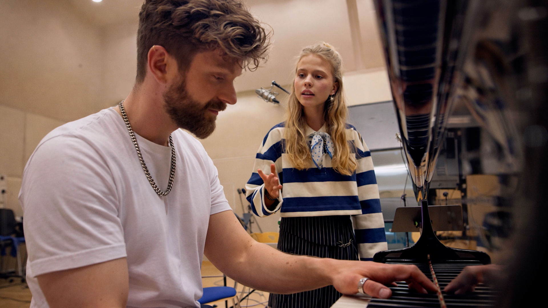 Maison turned into an unexpected duet