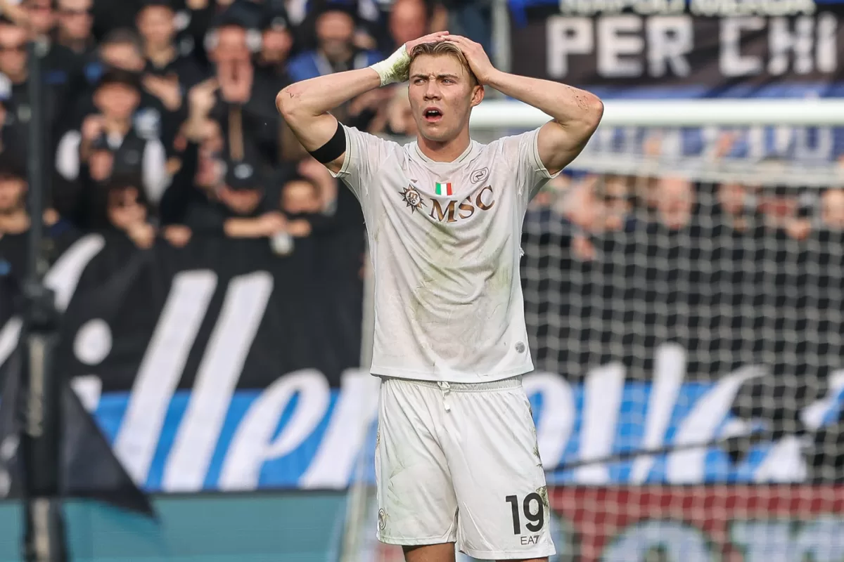 Rigore negato al Napoli, tifoso bestemmia davanti alla tv e viene ...
