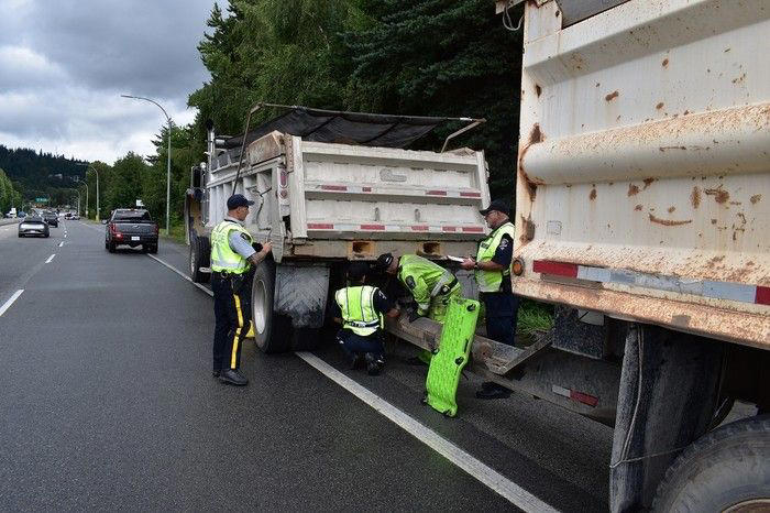 Why are so many commercial truckers failing road-side safety checks in ...