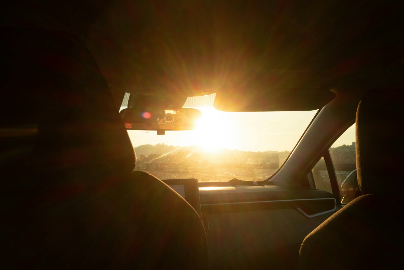 Drivers urged to keep one essential item in the car when clocks change