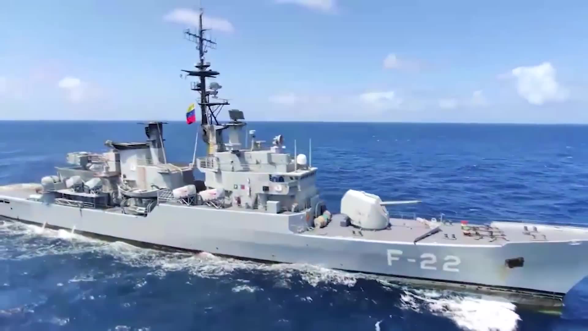 Fast boat approaches American warship<br><br>